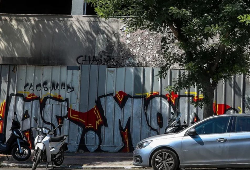 Κυψέλη: Άγνωστη παραμένει η ταυτότητα της γυναίκας που βρέθηκε νεκρή μέσα σε βαλίτσα