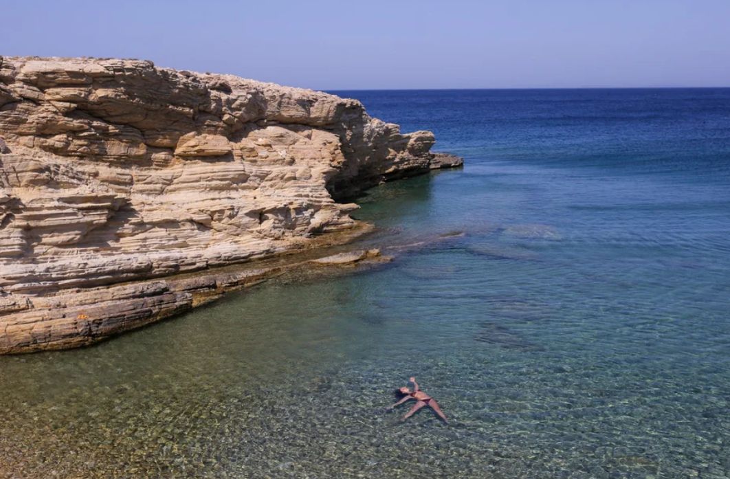 Αυτό είναι το ελληνικό νησί με τις ελεύθερες παραλίες