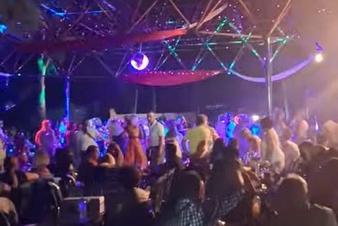 Εύβοια: Πλημμύρισε από κόσμο το Disco Party στο Νησί των Ονείρων!
