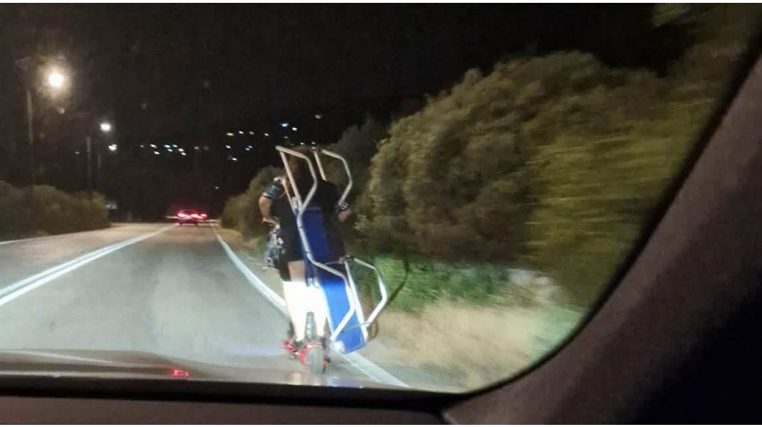 Εικόνα σοκ σε κεντρικό δρόμο της Εύβοιας με δύο γυναίκες