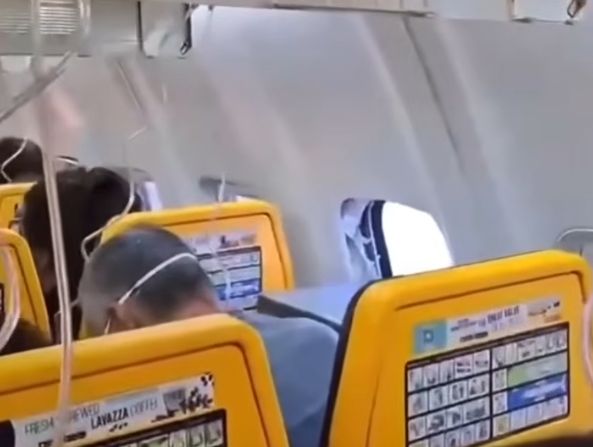 Πώς έσπασε το παράθυρο στην πτήση της Ryanair από Θεσσαλονίκη (βίντεο)