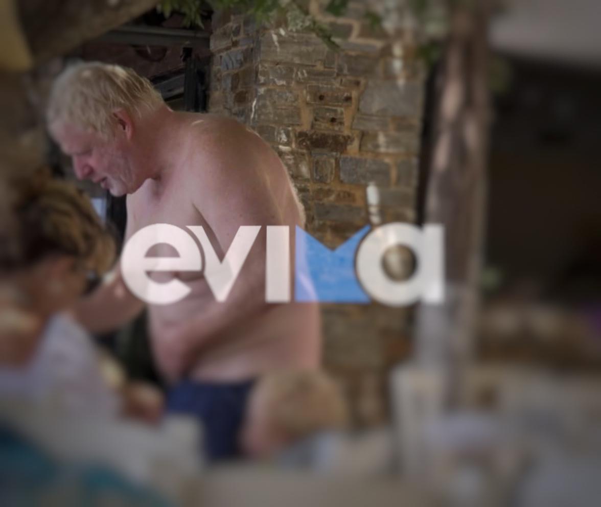 Παραμένει στην Εύβοια και απολαμβάνει τα ωραία της ο Μπόρις Τζόνσον
