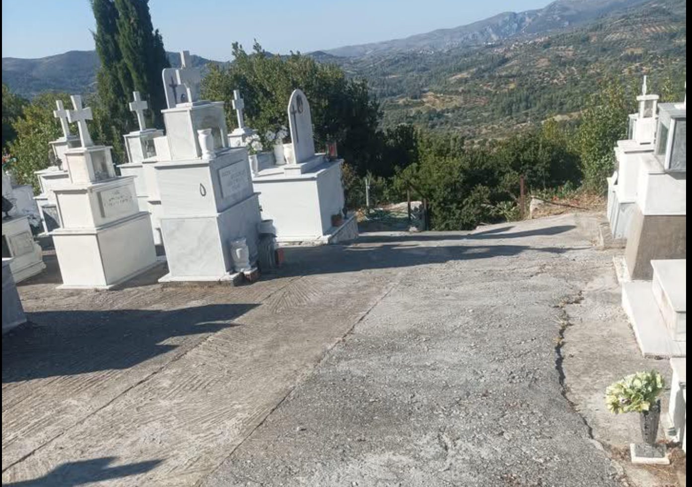 Έκτακτη ανακοίνωση για νεκροταφείο στην Εύβοια