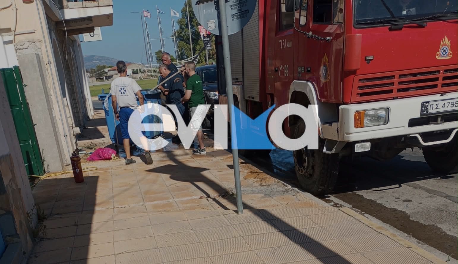 Εύβοια: Φωτιά σε κάδο απορριμμάτων δίπλα σε επιχείρηση