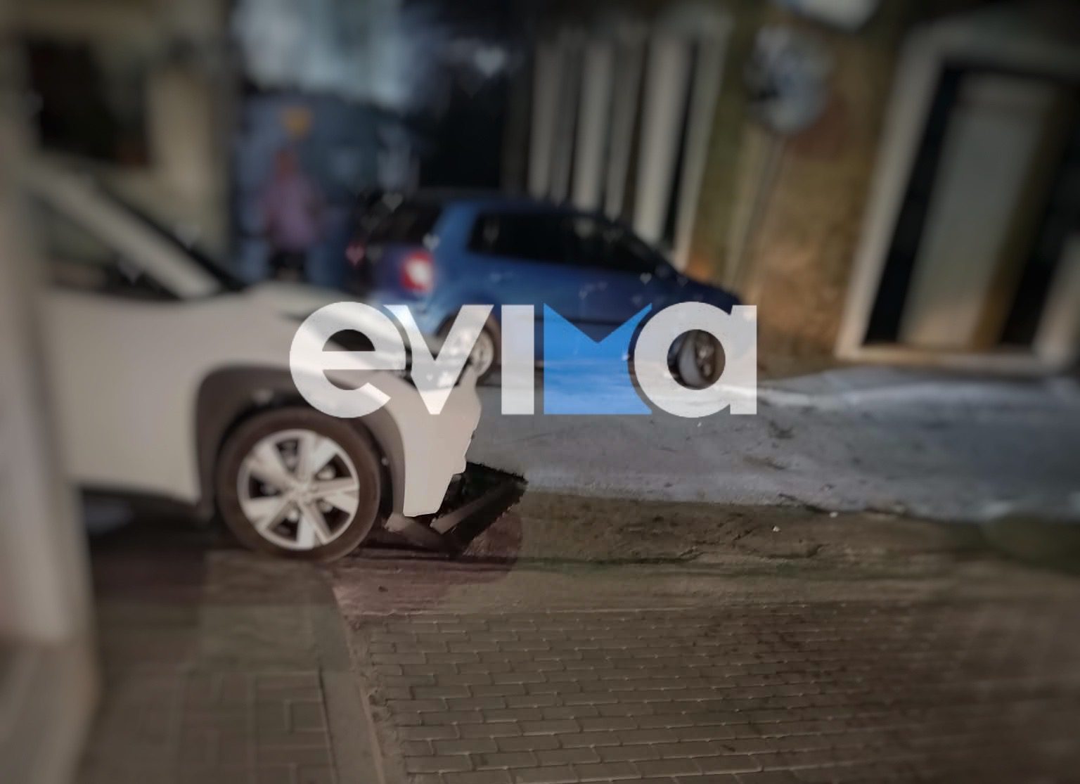 Σοβαρό τροχαίο στην Εύβοια: Ι.Χ. προσέκρουσε σε τοίχο μετά από σύγκρουση με άλλο όχημα