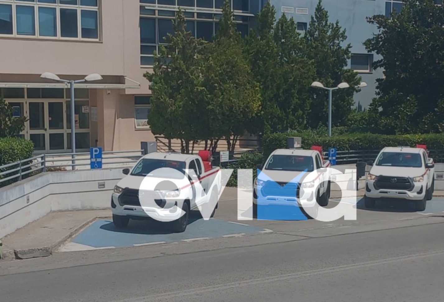 Το evima.gr Αποκαλύπτει: Τρία πυροσβεστικά οχήματα έφτασαν στην Εύβοια! Που θα δοθούν
