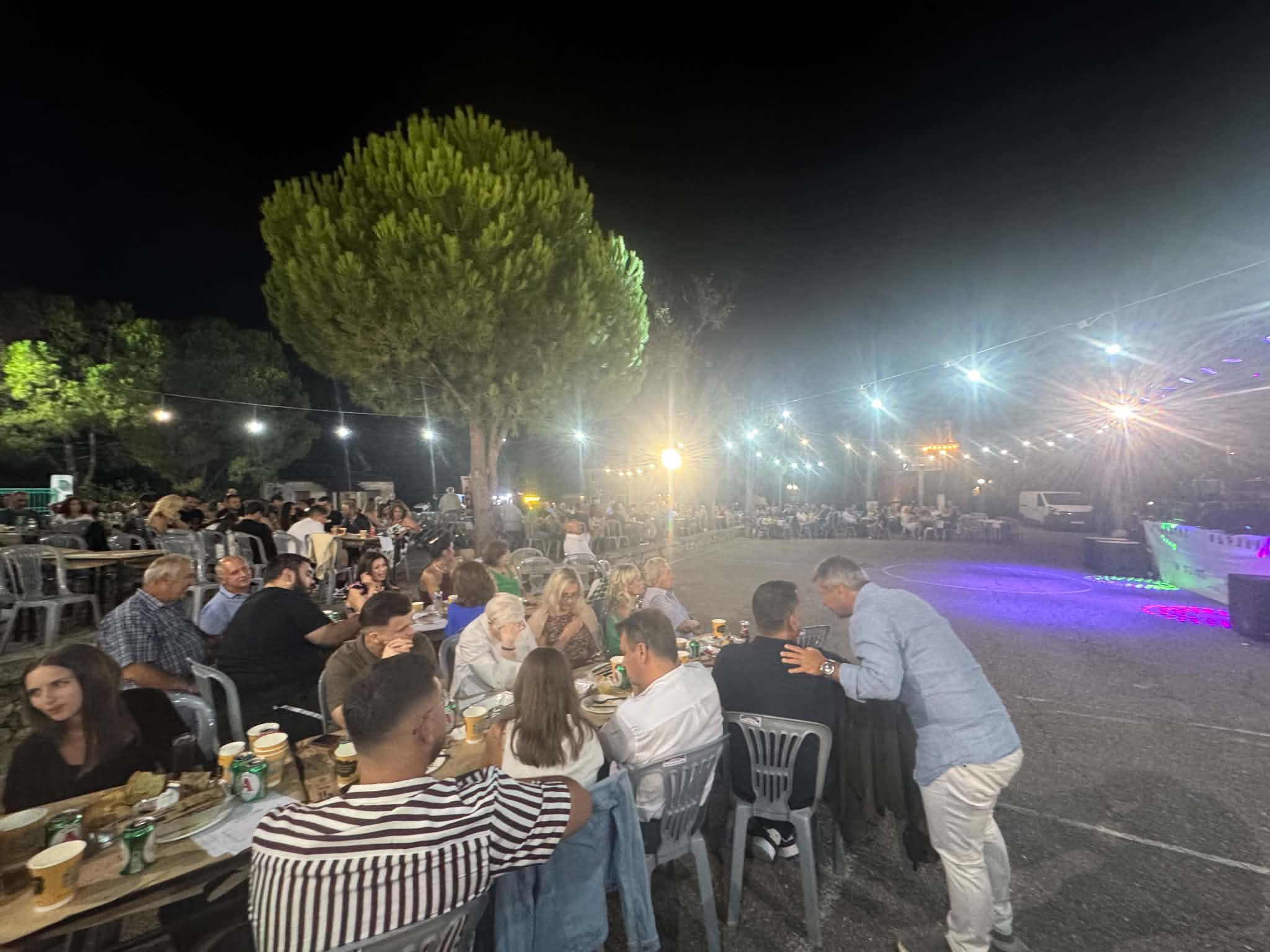 Μεγάλο πανηγύρι στην Εύβοια: Πλημμύρισε με κόσμο η Φαράκλα (pics&vid)