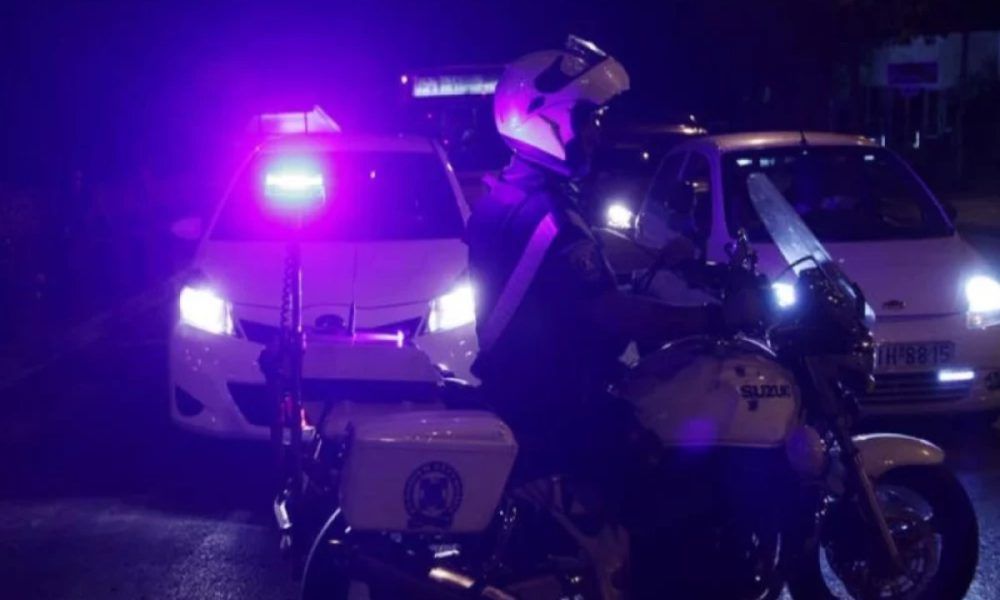 Άνδρας απειλούσε να πέσει από το μπαλκόνι