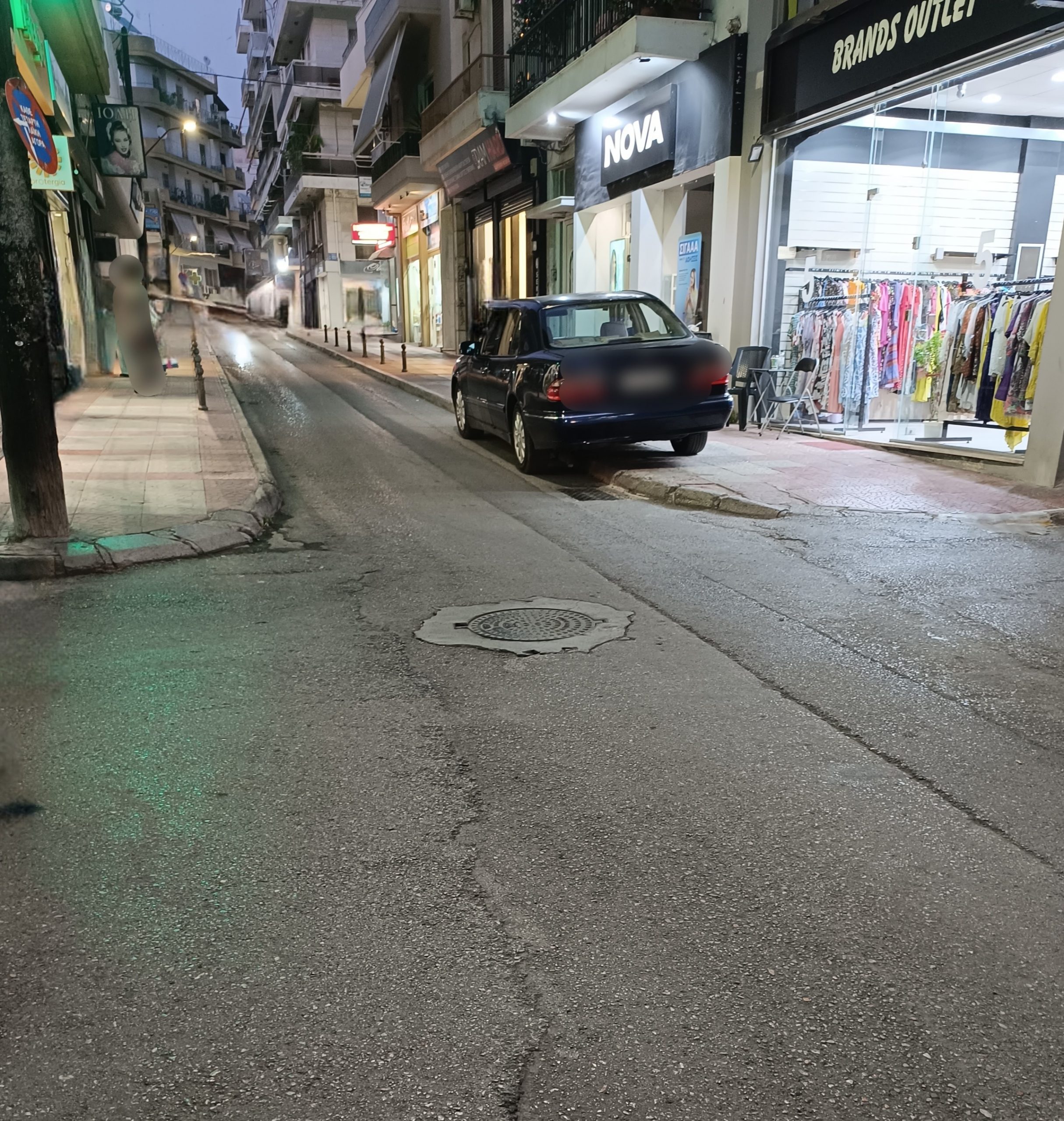 Σάλος στην Εύβοια: Δείτε πού πάρκαρε ασυνείδητος οδηγός
