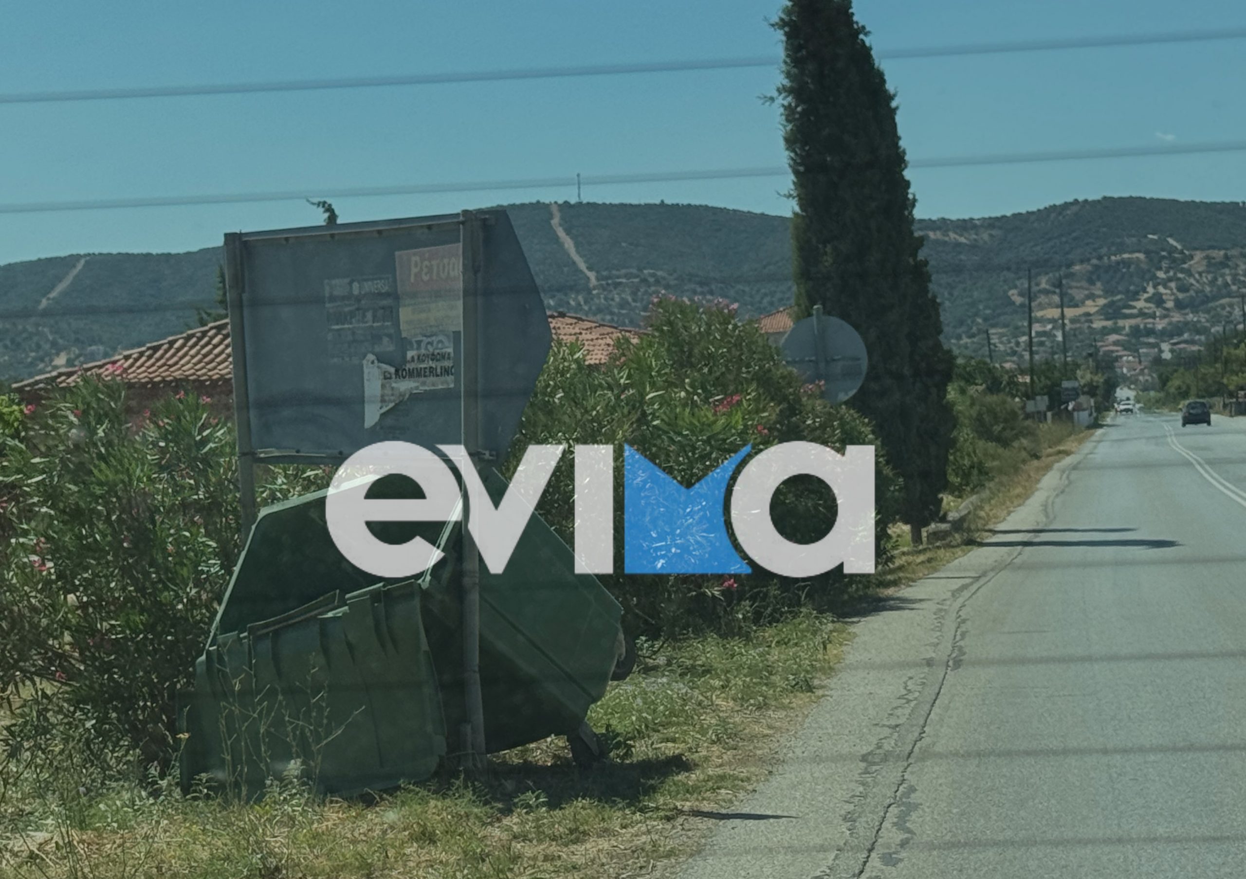 Θυελλώδεις άνεμοι στην Εύβοια: Παρέσυραν κάδους απορριμμάτων σε κεντρικό δρόμο