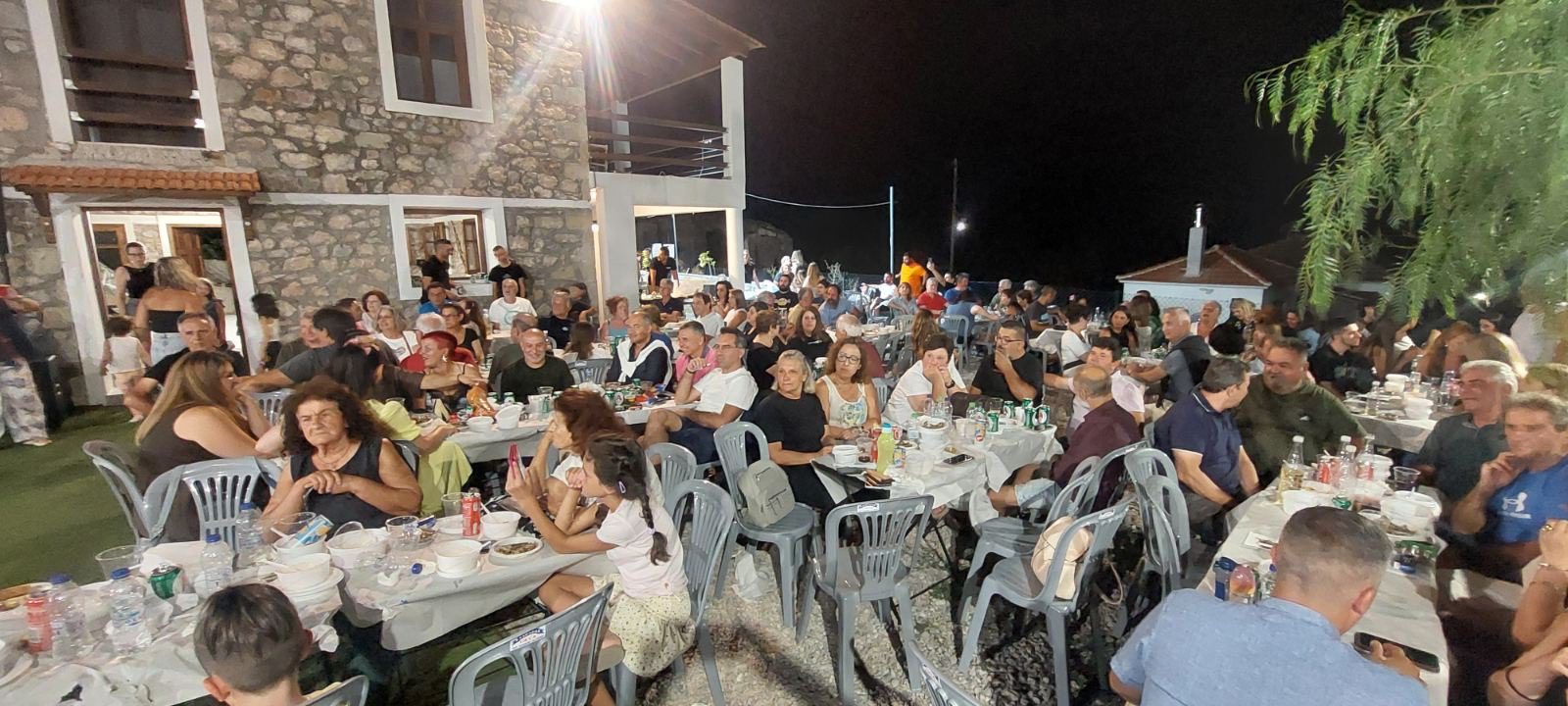 Καλοκαίρι στην Εύβοια: Πώς οι νέοι γέμισαν με κόσμο και φέτος το χωριό τους!