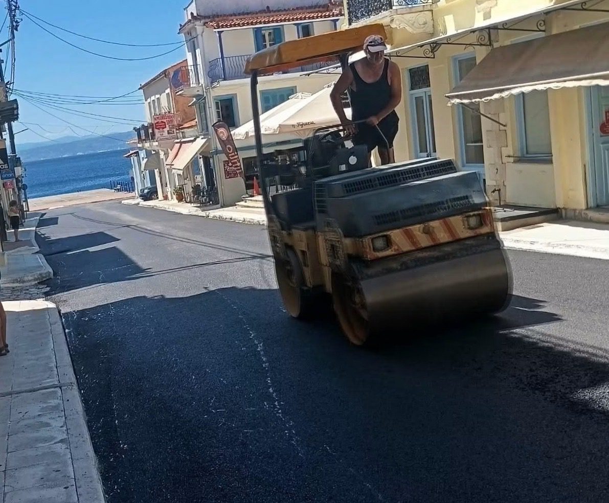 Σε αυτό τον Δήμο της Εύβοιας τα έργα δεν κάνουν διακοπές! Που έριξε άσφαλτο ο δήμαρχος