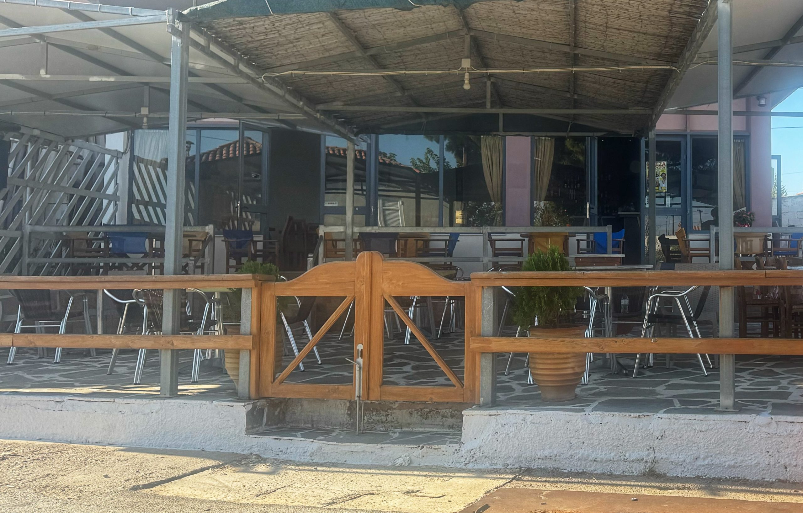 Είσαι διακοπές στην Εύβοια και θες γεύσεις στα κάρβουνα; Έλα στο «Παλιό Πιθάρι»!