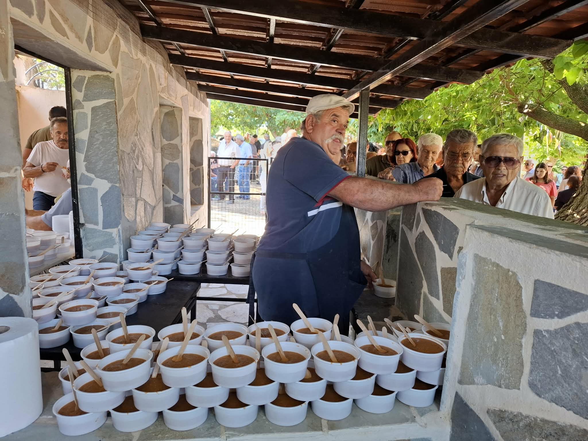 Εύβοια: Σε αυτό το γραφικό χωριό μοίρασαν Κεσκέσι τη Μεταμόρφωση του Σωτήρος