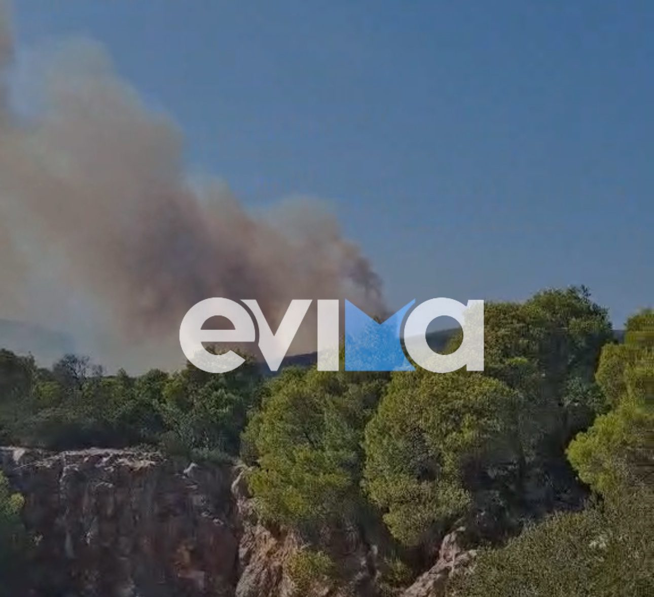 Μεγάλη φωτιά στη Σκύρο: Ήχησε το 112 στο Νησί