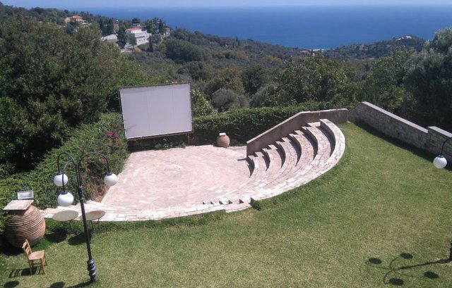 Η Εύβοια τιμά τον Μάνο Χατζιδάκι – Απόψε η μεγάλη εκδήλωση! Που θα γίνει