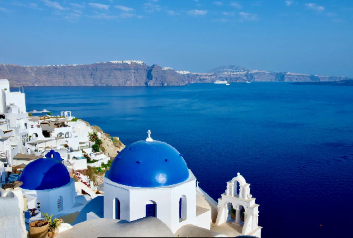 Ο απόλυτος οδηγός για να ζήσεις τη Σαντορίνη από τη θάλασσα
