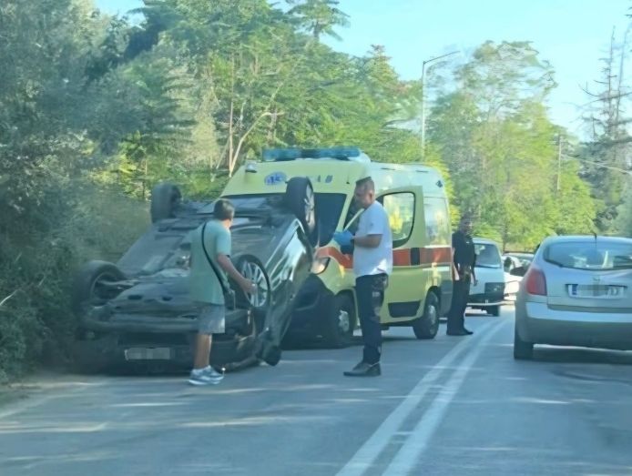Νέο σοβαρό τροχαίο στην Εύβοια: Τούμπαρε αυτοκίνητο