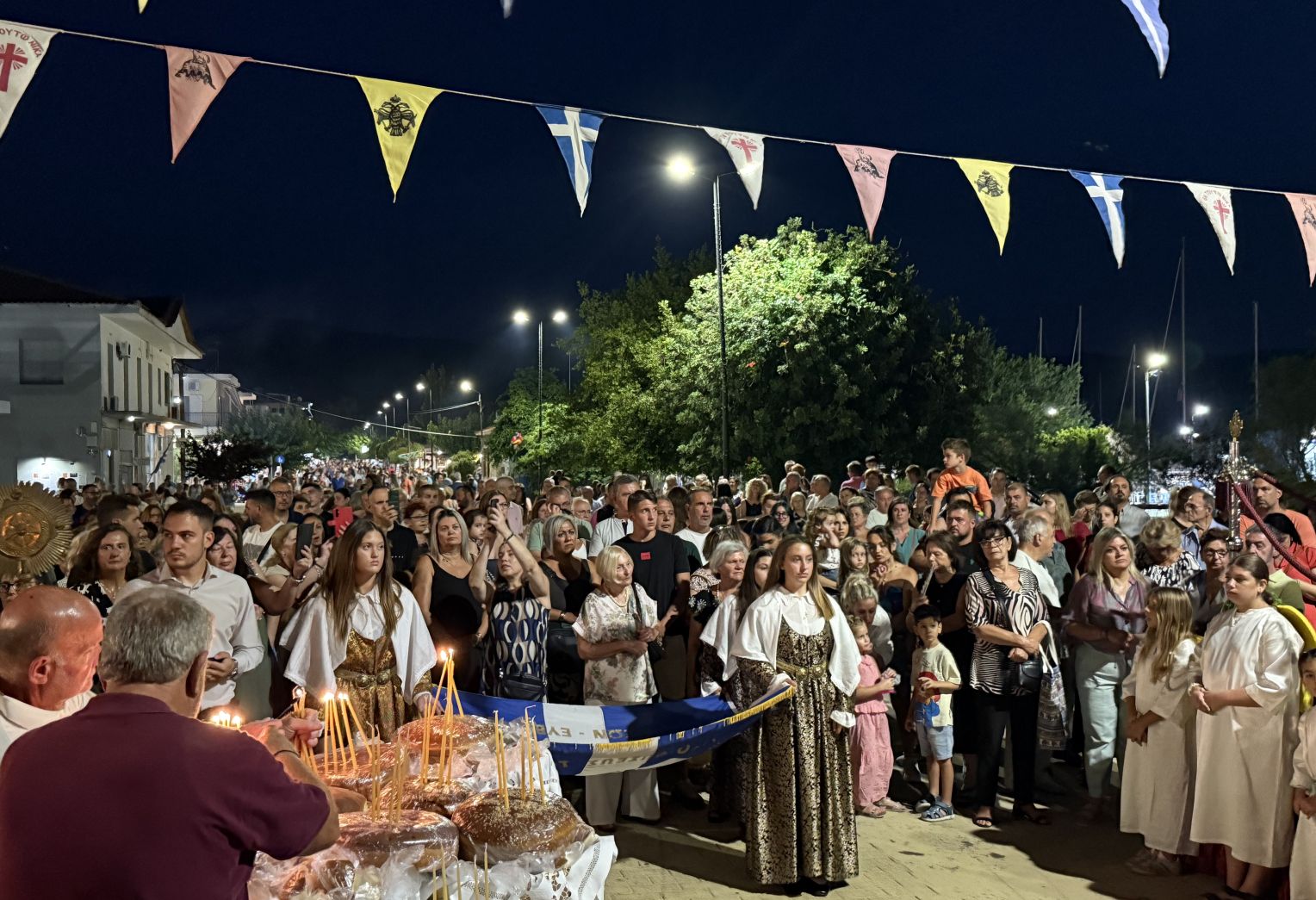 Εύβοια: Με κατάνυξη και πλήθος κόσμου η μεγάλη γιορτή στους Ωρεούς – Παρών ο Θανάσης Ζεμπίλης