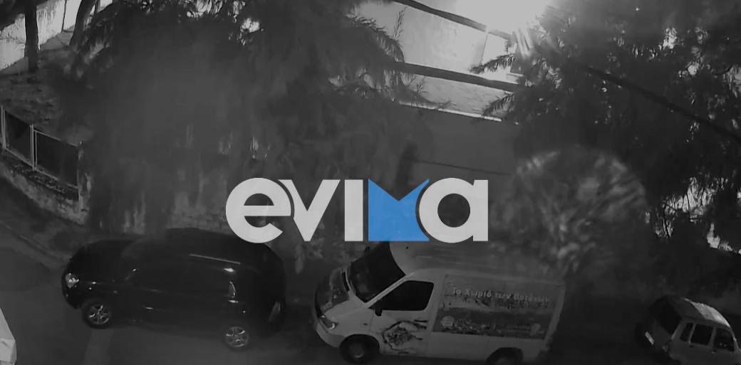 Βίντεο σοκ στην Εύβοια: Καίνε αυτοκίνητα επιχειρηματία