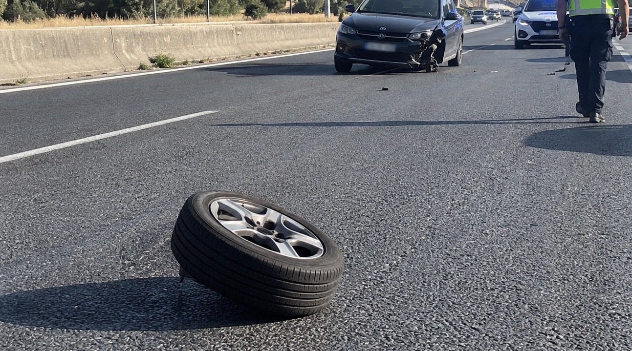 Σοκ στην Ε.Ο. Χαλκίδας- Σχηματαρίου: Τροχός έφυγε από αυτοκίνητο και πέρασε στο αντίθετο ρεύμα