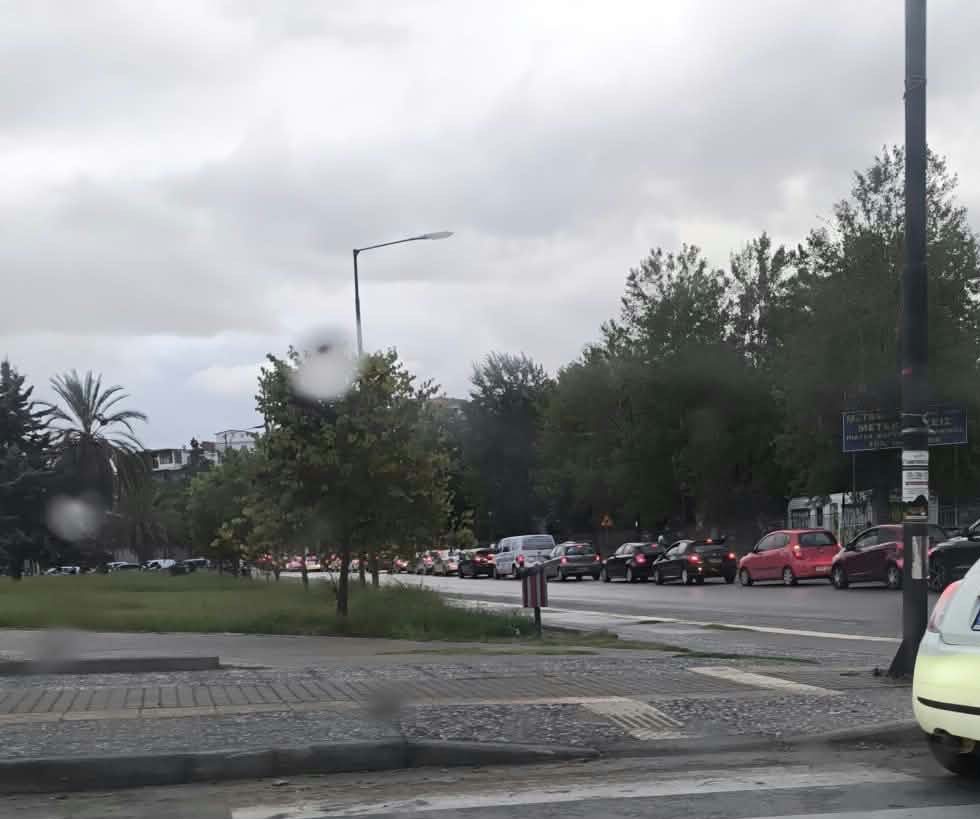 Τροχαίο στην Υψηλή Γέφυρα Χαλκίδας: Σύγκρουση ανάμεσα σε δύο ΙΧ- μεγάλο μποτιλιάρισμα