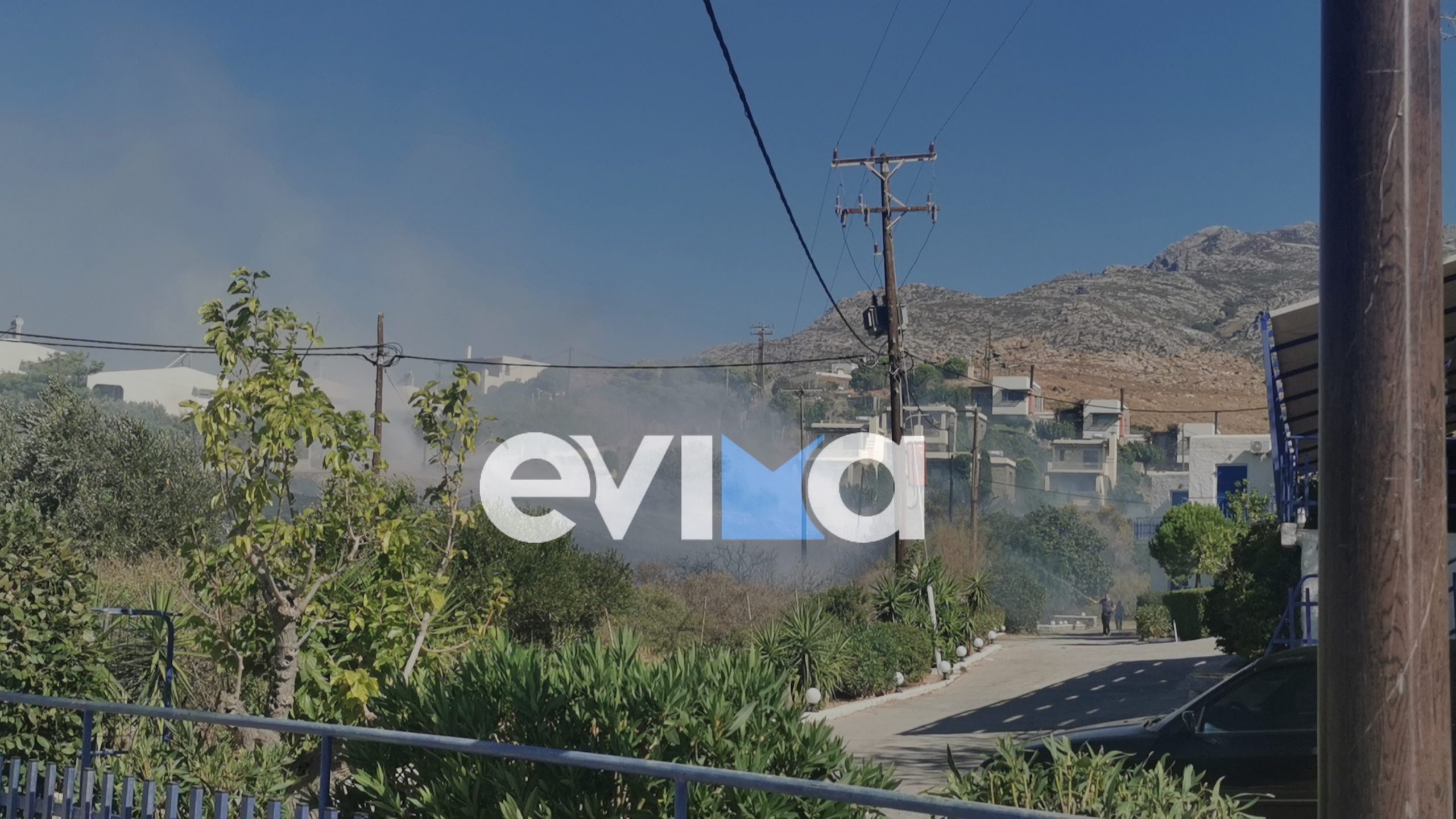 Φωτιά τώρα στην Εύβοια δίπλα σε σπίτια
