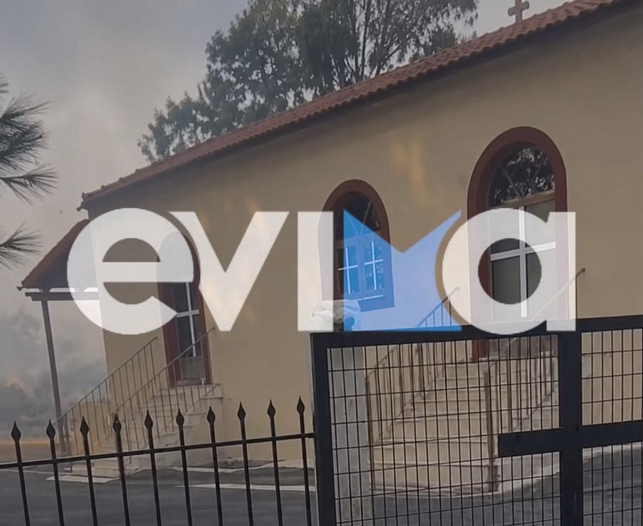 «Θαύμα» μέσα στις στάχτες της Εύβοιας: Η φωτιά έκαψε τα πάντα, αλλά δεν άγγιξε την εκκλησία