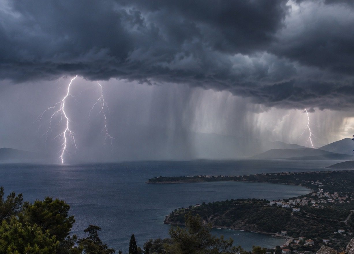 Νέο Έκτακτο της ΕΜΥ σήμερα για την Εύβοια: Ισχυρές βροχές, καταιγίδες και πιθανό χαλάζι