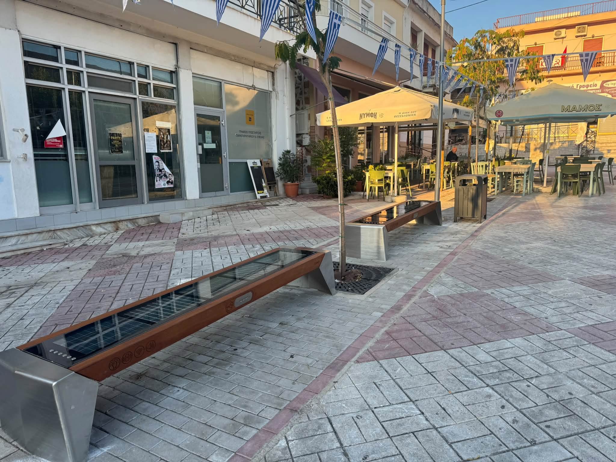 Εύβοια: Που τοποθετήθηκαν «Έξυπνα» παγκάκια με δωρεάν Wi-Fi και φόρτιση κινητών
