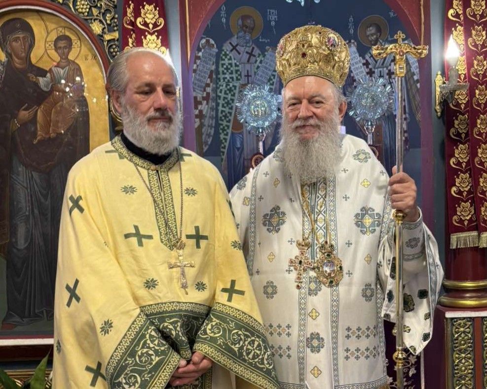 Ύψωσαν τον τίμιο σταυρό σε γραφική εκκλησία της Εύβοιας – Εικόνες