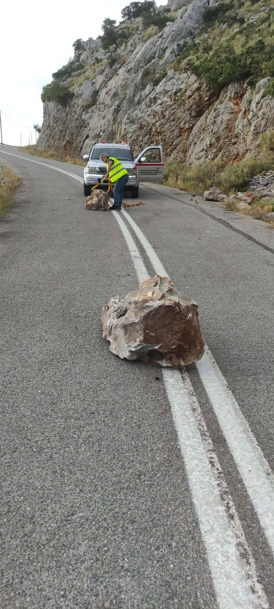 Μεγάλη προσοχή στην Εύβοια: Σε αυτό το δρόμο πέφτουν βράχια