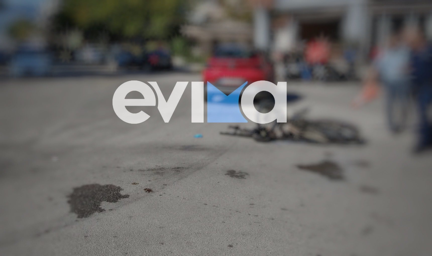 Σοβαρό τροχαίο στην Εύβοια: ΙΧ συγκρούστηκε με μηχανάκι – Ενας τραυματίας