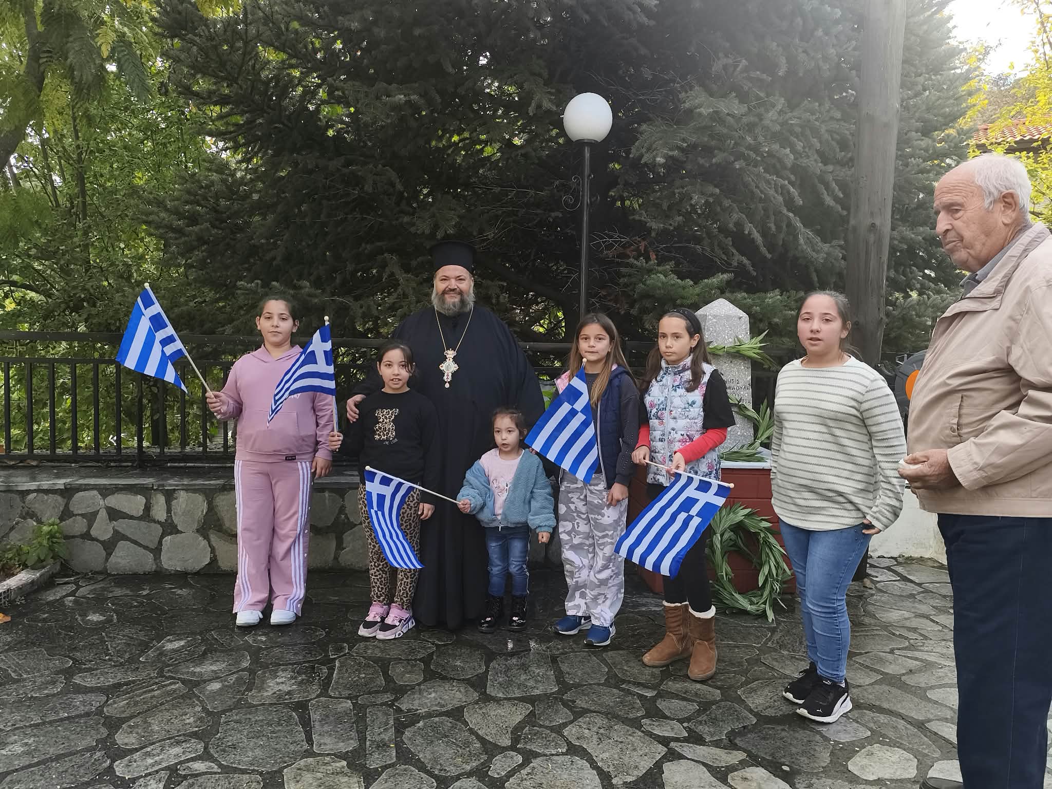 Υπερηφάνεια στην Εύβοια! Ιερέας και μαθητές τίμησαν του Ήρωες του 1940!