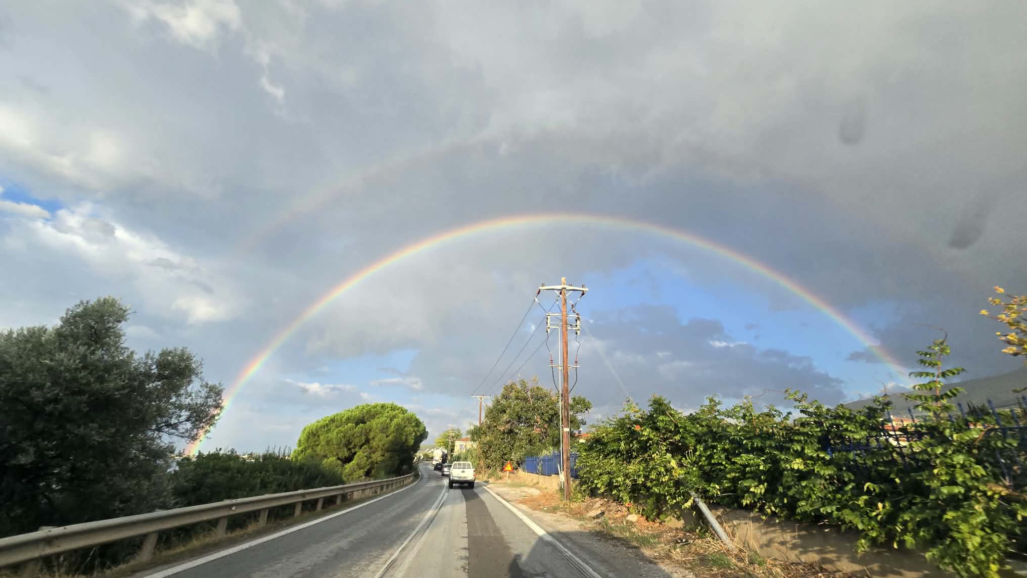 Εύβοια: Μαγευτικό ουράνιο τόξο στο Νομό σήμερα το πρωί – Εντυπωσιακές εικόνες