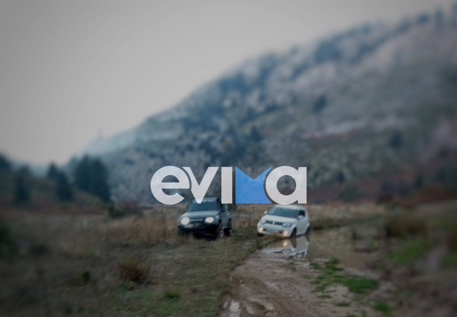 Συναγερμός στην Εύβοια: Τζιπ κόλλησε στις λάσπες σε βουνό, σπεύδουν εθελοντές 4×4