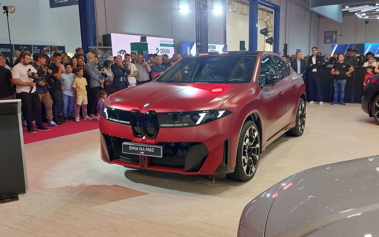 Η μεγάλη έκπληξη της BMW στην AUTO ATHINA 2026: Η ολοκαίνουργια iX4!