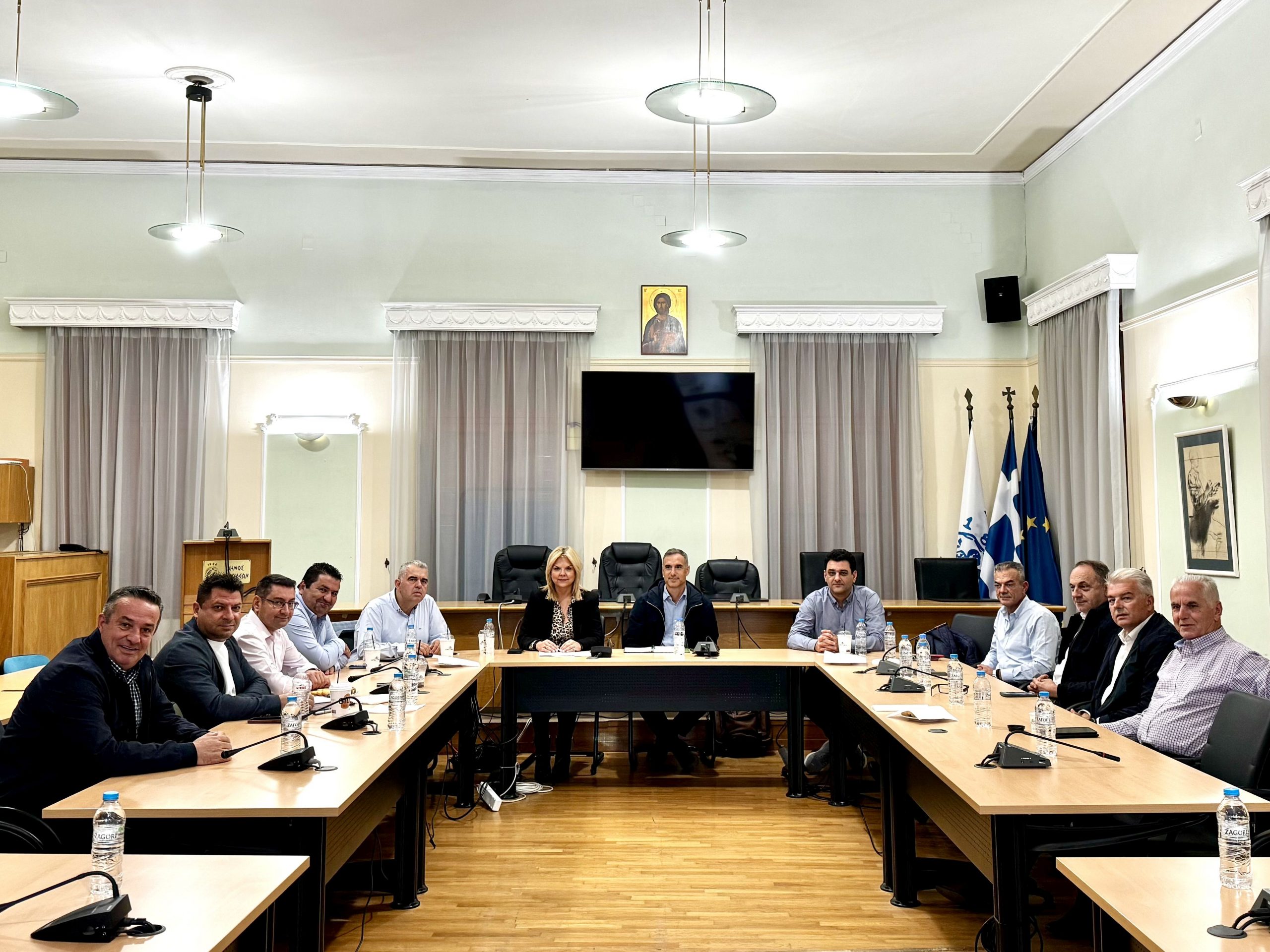 Έκτακτες ανακοινώσεις για τα σκουπίδια στην Εύβοια – Τι αποφάσισαν οι δήμαρχοι