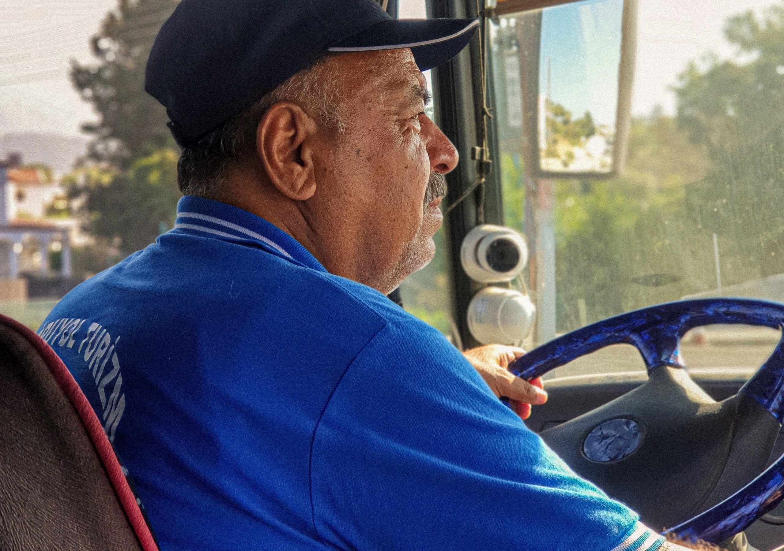 Σε ποια χώρα ψάχνουν Έλληνες οδηγούς με μισθό έως 3.300 ευρώ καθαρά