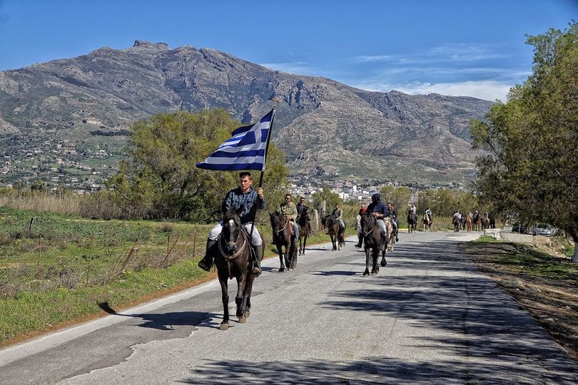 28η Οκτωβρίου: Εντυπωσιακή παρέλαση με άλογα στην Εύβοια – Μια παράδοση που συγκινεί!