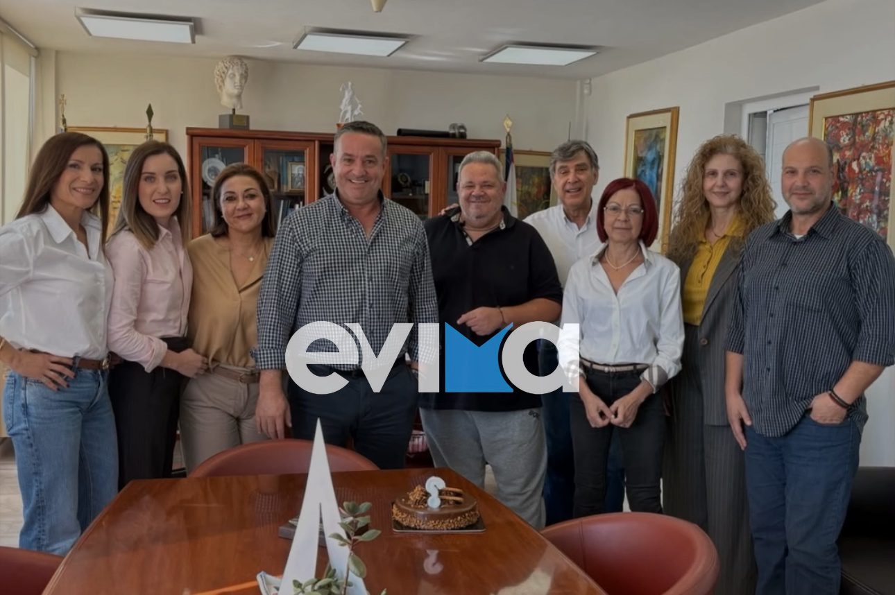 Ποιος δήμαρχος της Εύβοιας έχει σήμερα γενέθλια; Η έκπληξη μέσα στο γραφείο του!