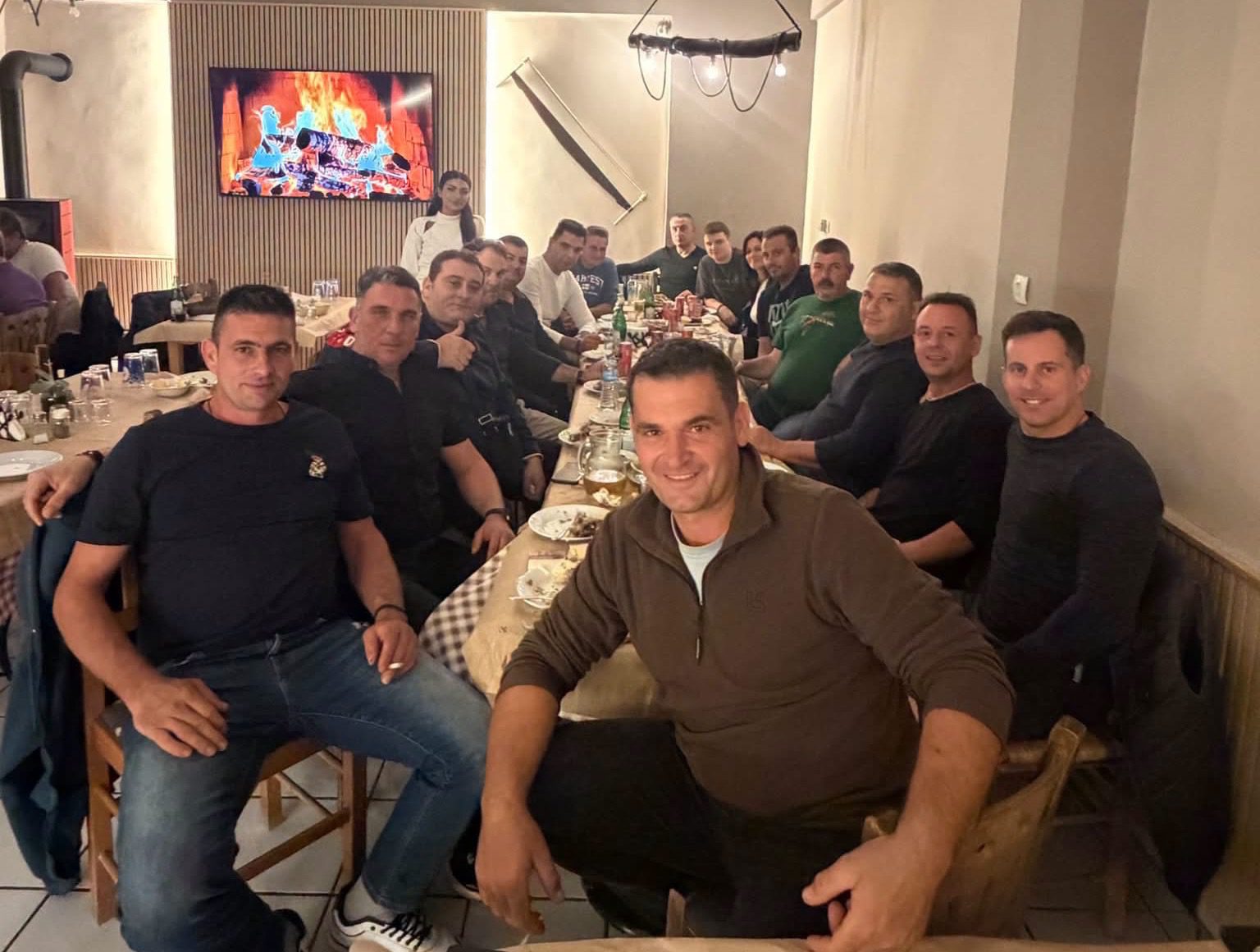 Γεύμα λίγο πριν το τέλος της αντιπυρικής περιόδου για τους πυροσβέστες της Χαλκίδας!