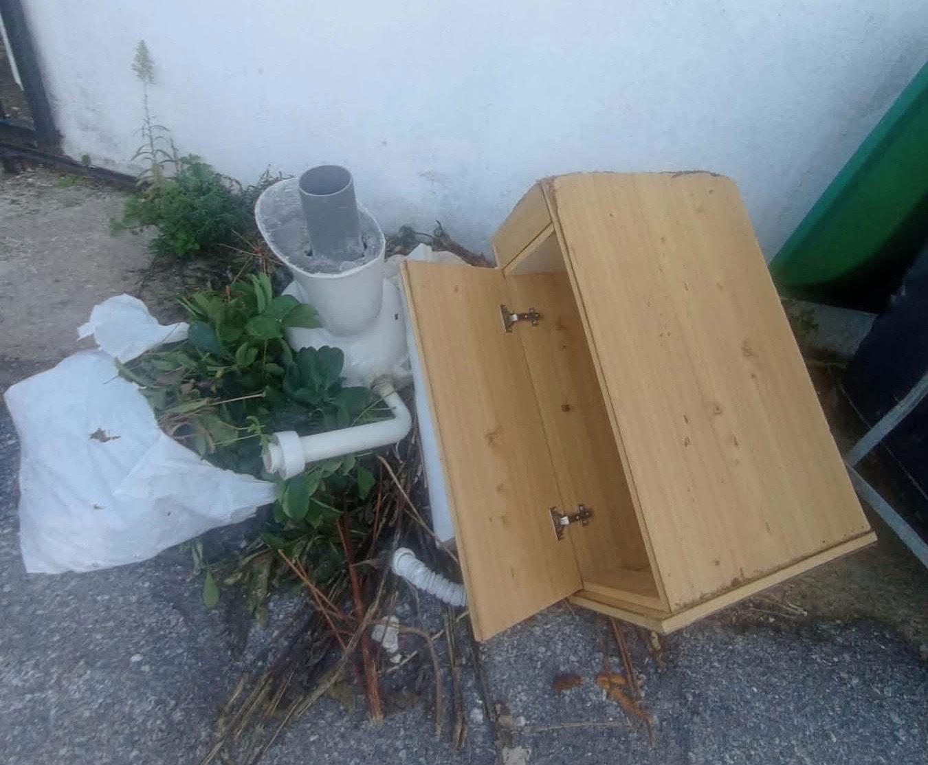 Εύβοια: Πέταξε ογκώδη αντικείμενα και αντιδήμαρχος «Σαΐνης» τον εντόπισε (vid)
