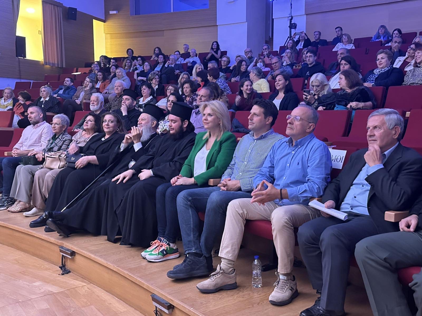 Η Χαλκίδα τραγούδησε για την Ελλάδα που δεν λύγισε – Μια βραδιά γεμάτη συγκίνηση και περηφάνια