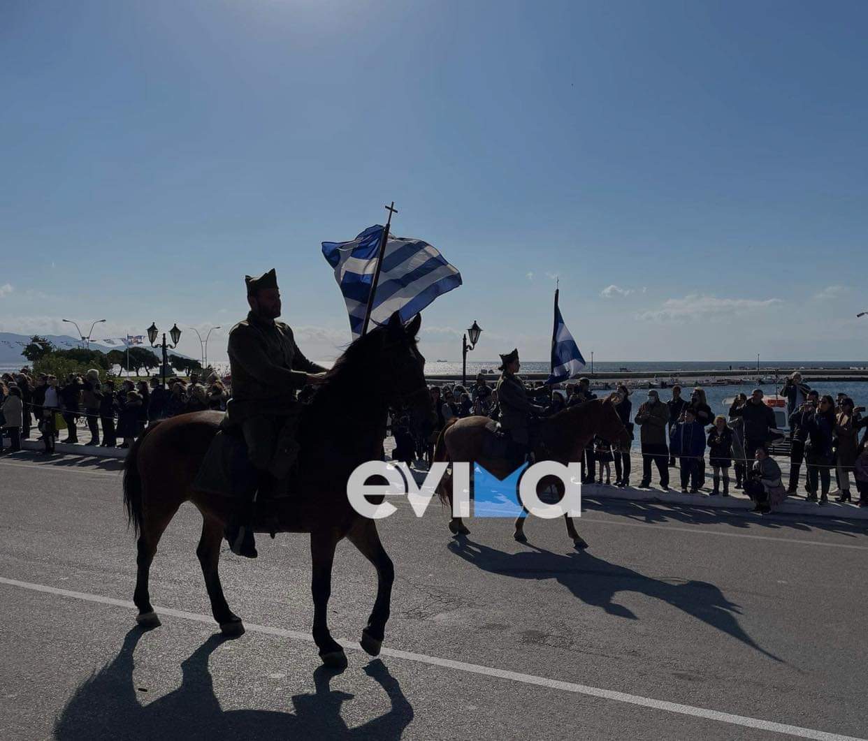 Κάρυστος:  Η κακοκαιρία ματαίωσε την παρέλαση με τα άλογα! Μόνο Δοξολογια και κατάθεση στεφάνων