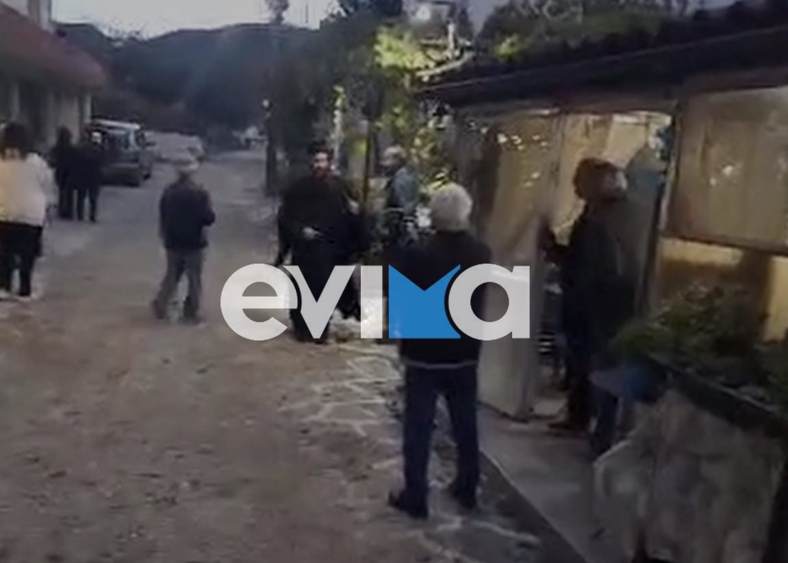 Ρίγη συγκίνησης στην Εύβοια: Πανάξιος ιερέας οργάνωσε μια παρέλαση γεμάτη Ελλάδα! Βίντεο