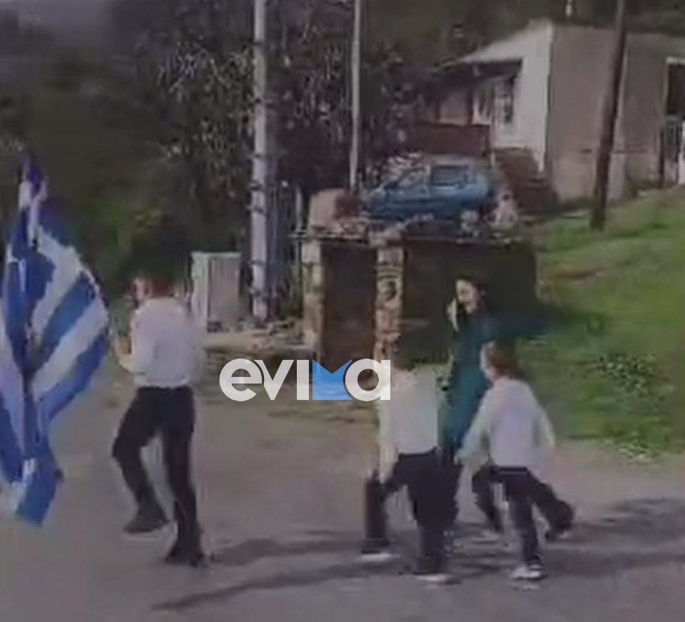 28η Οκτωβρίου στην Εύβοια: Παρέλασαν μόνο τρία παιδάκια – Βίντεο