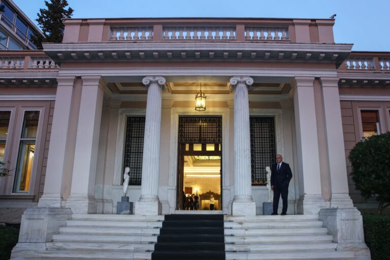 Το «τρίπτυχο» των εκλογών και ο φόβος του «κοινωνικού παράγοντα»