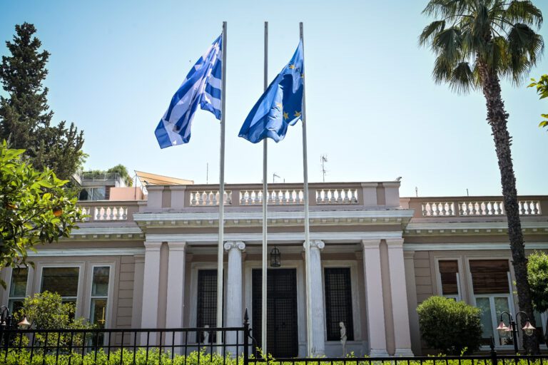Ο «μπαμπούλας» της Γαλλίας και το σχέδιο της γαλάζιας συσπείρωσης