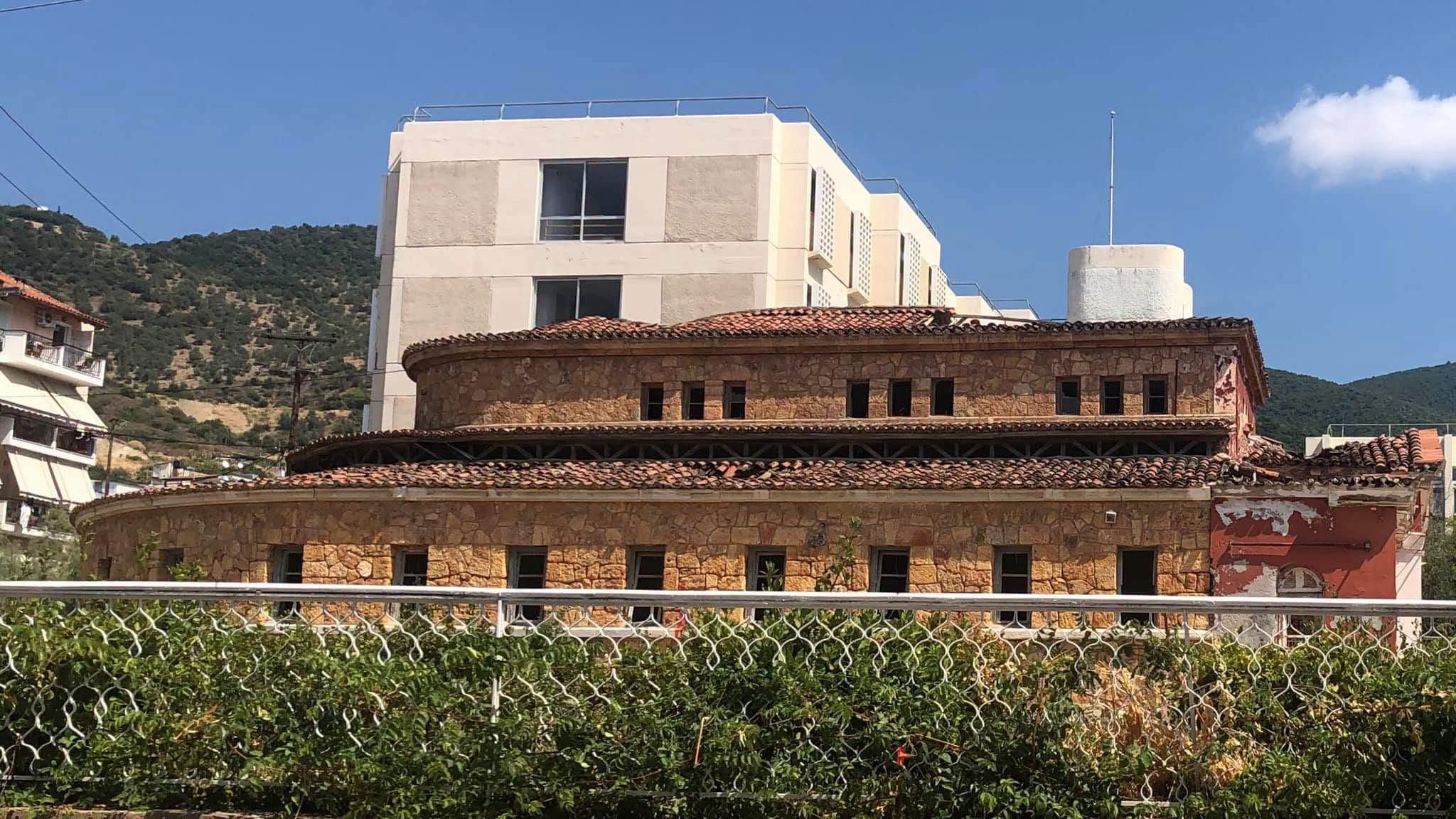 Ξεκίνησε η επιχείρηση διάσωσης ενός ιστορικού κτιρίου στην Εύβοια